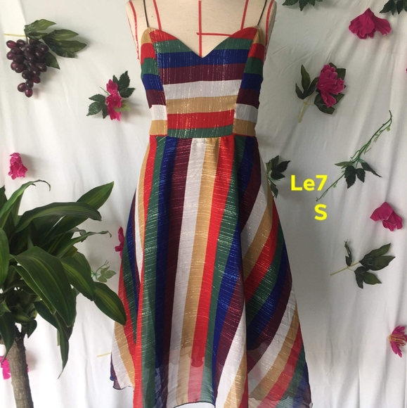 dresses - Picture 1 of 2